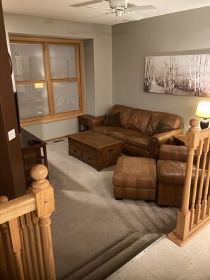 Living area - Near 3M Open. Country feel with a beautiful view; fenced yard (Blaine)