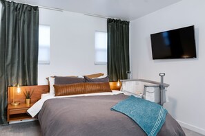 3 bedrooms, bed sheets
