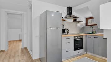 Executive Apartment | Dapur peribadi | Peti sejuk/penyejuk beku saiz penuh, ketuhar gelombang mikro