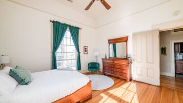 1 bedroom, desk, iron/ironing board, WiFi