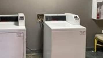 Schreibtisch, laptopgeeigneter Arbeitsplatz, kostenloses WLAN