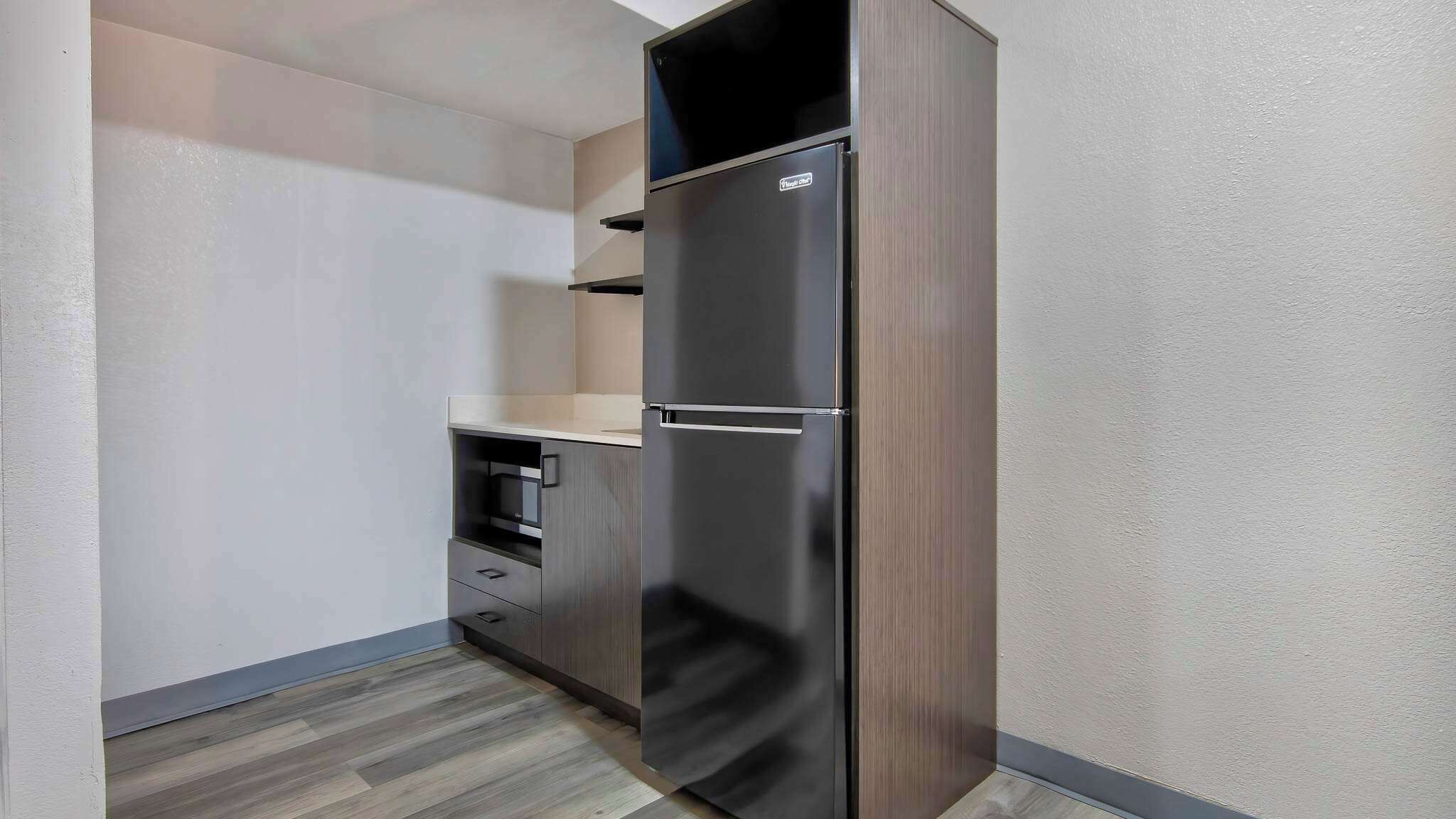 Schreibtisch, laptopgeeigneter Arbeitsplatz, kostenloses WLAN