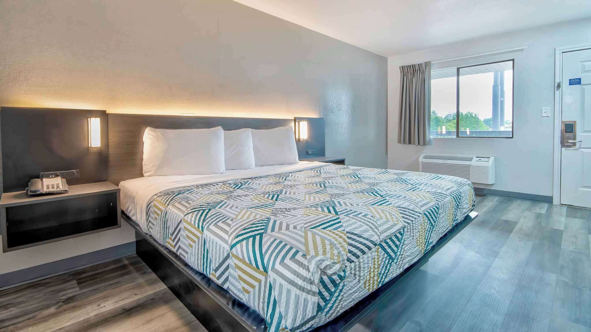 Desk, laptop workspace, free WiFi, bed sheets