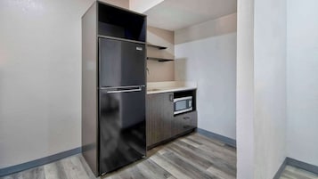 Refrigerador con freezer, microondas