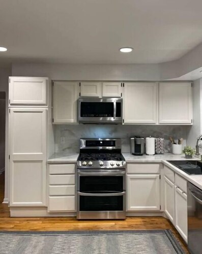 Farmhouse with private pool/hot tub on 50 acres