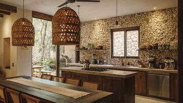 Fridge, oven, stovetop, dishwasher