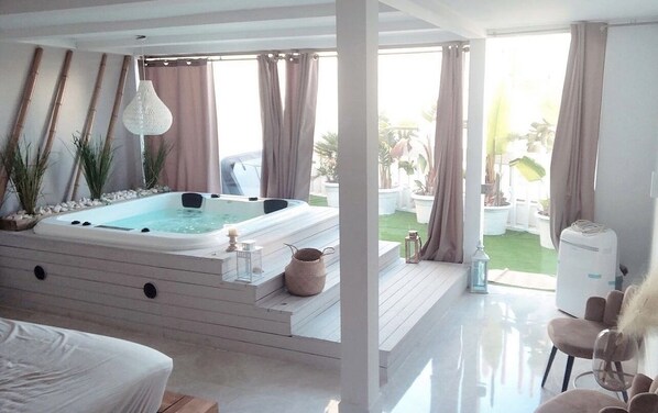 Bain à remous intérieur