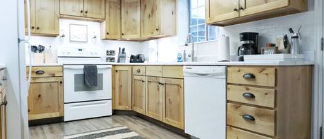 冰箱、微波炉、烤箱、炉灶