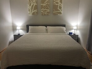 4 多间卧室、办公桌、熨斗/熨衣板、旅行婴儿床