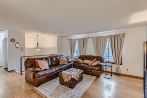 智能电视、电子游戏、桌上足球、电脑显示器