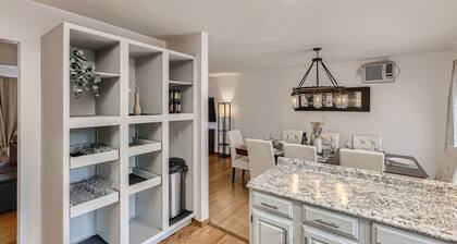 Cheerful 4 Bedroom Home - Back Yard/Game Room!