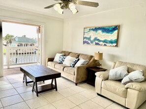 Smart-TV, Videospiele, DVD-Player, Bücher