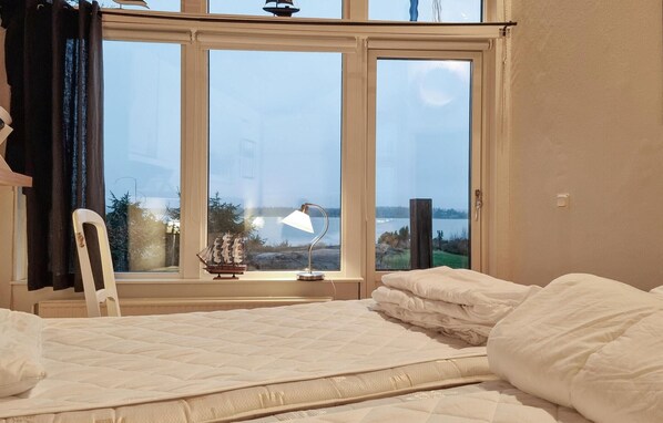 4 bedrooms, free WiFi