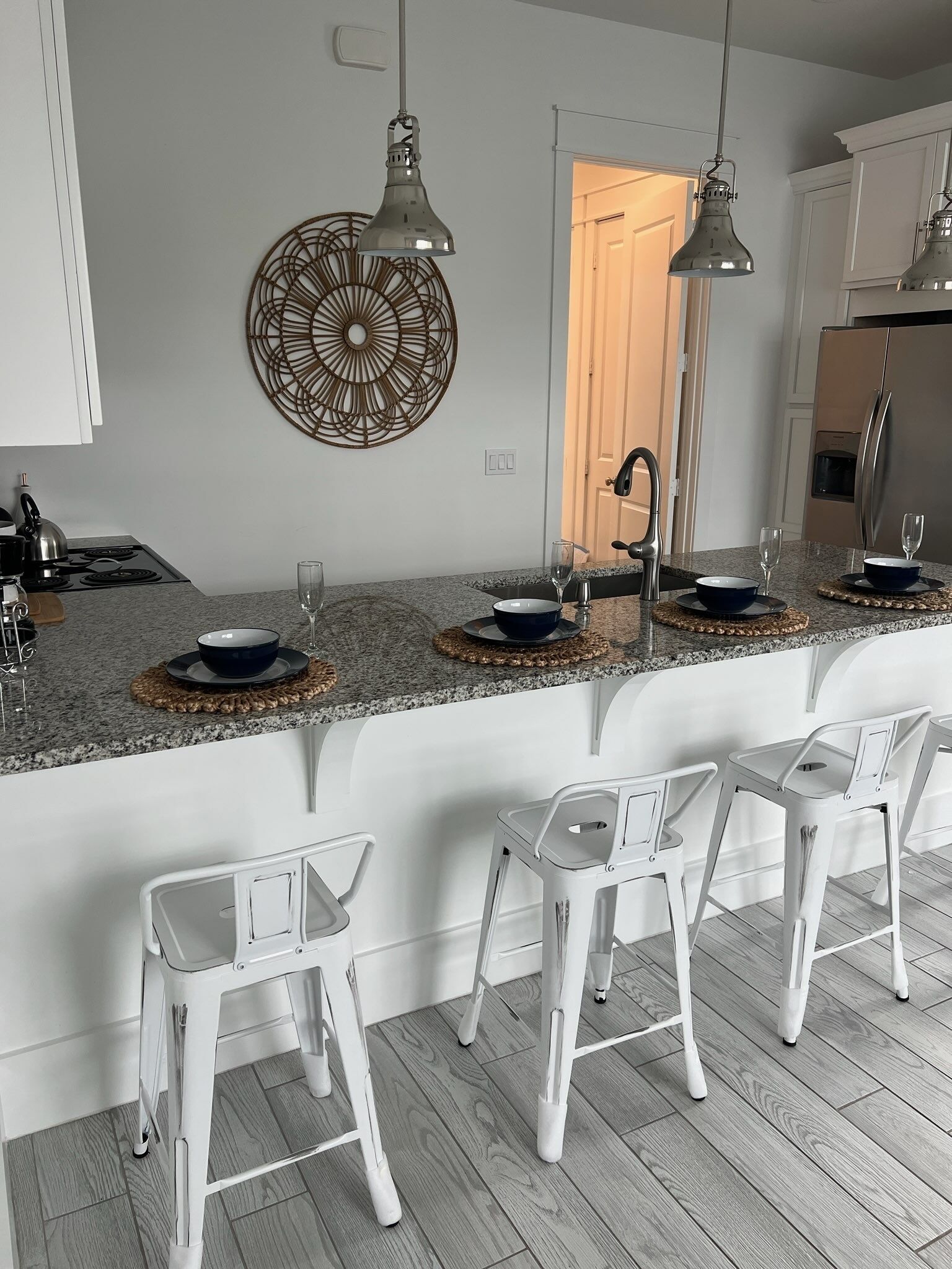 Micro-ondes, four, plaque de cuisson, lave-vaisselle