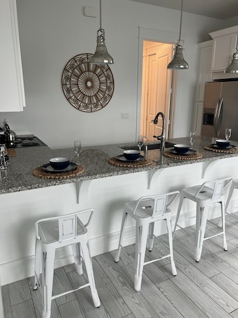 Microwave, oven, stovetop, dishwasher. Spacious 3 Bedroom with Garage easy walk to Downtown Stuart and Riverfront Park.
