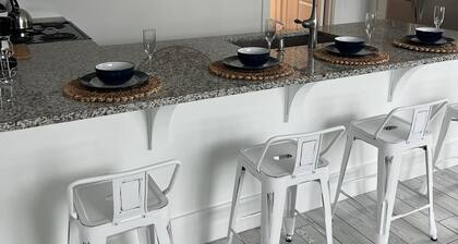 Spacious 3 Bedroom with Garage easy walk to Downtown Stuart and Riverfront Park.