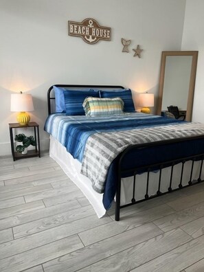 1 bedroom, travel cot, WiFi, bed sheets - Spacious 3 Bedroom with Garage easy walk to Downtown Stuart and Riverfront Park. (Stuart)