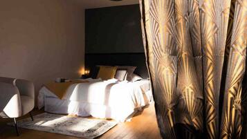 Iron/ironing board, free WiFi, bed sheets