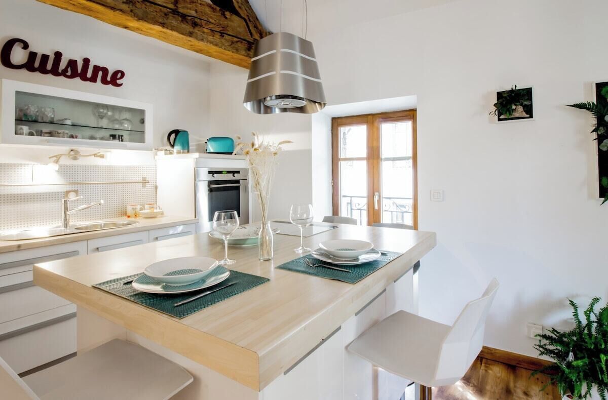 Kühlschrank, Ofen, Wasserkocher mit Kaffee-/Teezubehör, Wasserkocher