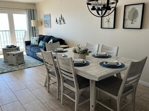 Dining - Beach Escape 2 bedroom/2 bath with amazing views! (Galveston)