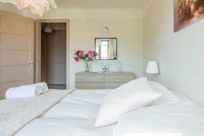 Iron/ironing board, free WiFi, bed sheets