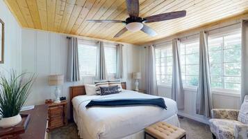 4 bedrooms, WiFi, bed sheets