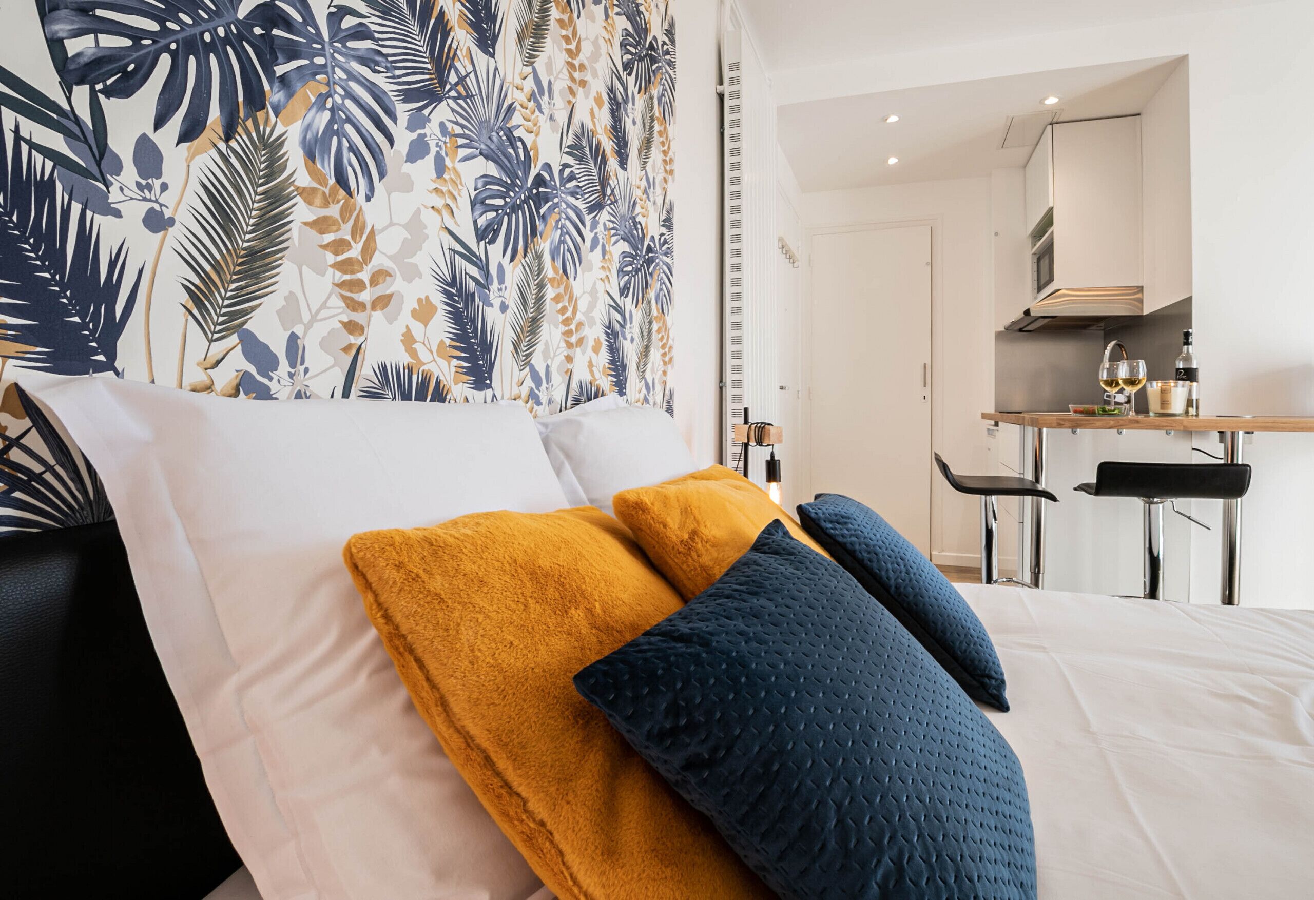 Iron/ironing board, free WiFi, bed sheets