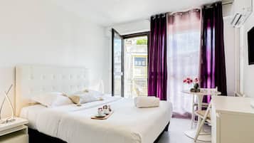 Iron/ironing board, free WiFi, bed sheets