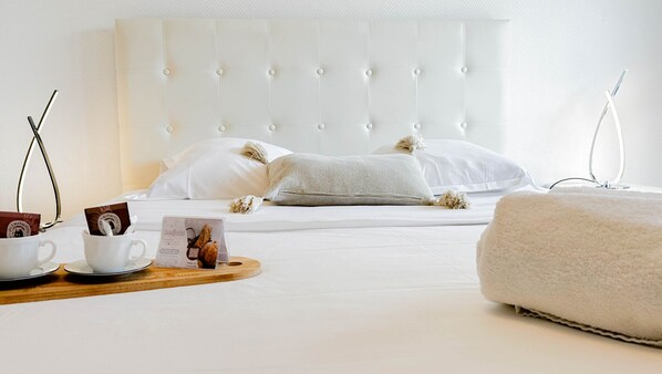 Iron/ironing board, free WiFi, bed sheets