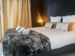 1 slaapkamer, een strijkplank/strijkijzer, gratis wifi, beddengoed
