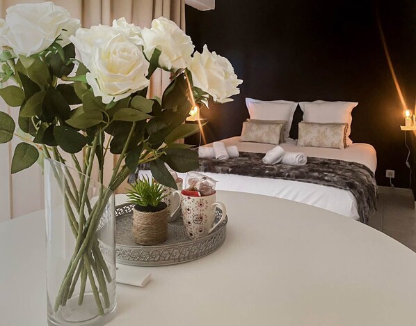 1 chambre, fer et planche à repasser, Wi-Fi gratuit, draps fournis