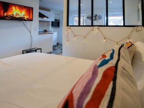 Fer et planche à repasser, Wi-Fi gratuit, draps fournis