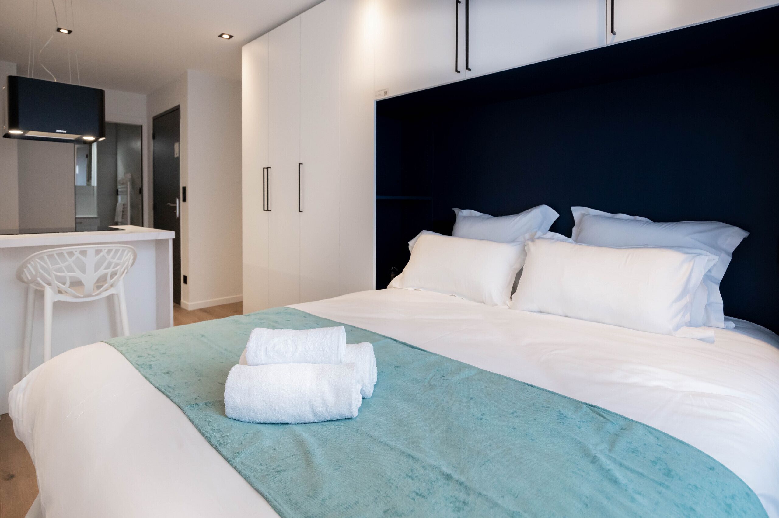 Iron/ironing board, free WiFi, bed sheets