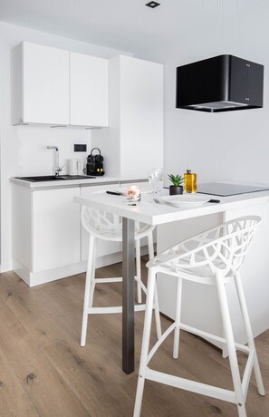 Réfrigérateur, micro-ondes, four, lave-vaisselle