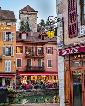 Exterior - Opera proche gare (Annecy)