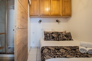 1 chambre, fer et planche à repasser, Wi-Fi gratuit, draps fournis
