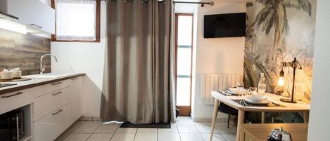 Fridge, microwave, coffee/tea maker, electric kettle