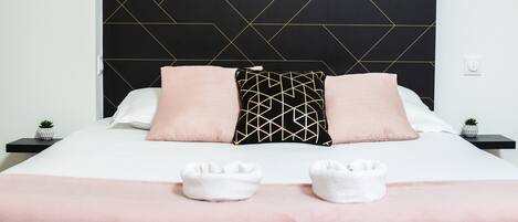 アイロン / アイロン台、WiFi (無料)、ベッドシーツ