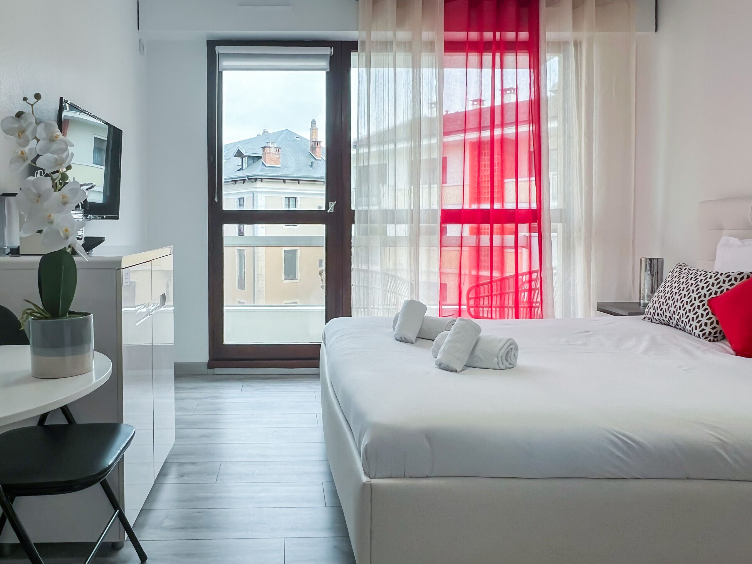 Een strijkplank/strijkijzer, gratis wifi, beddengoed