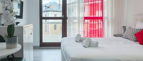 Iron/ironing board, free WiFi, bed sheets