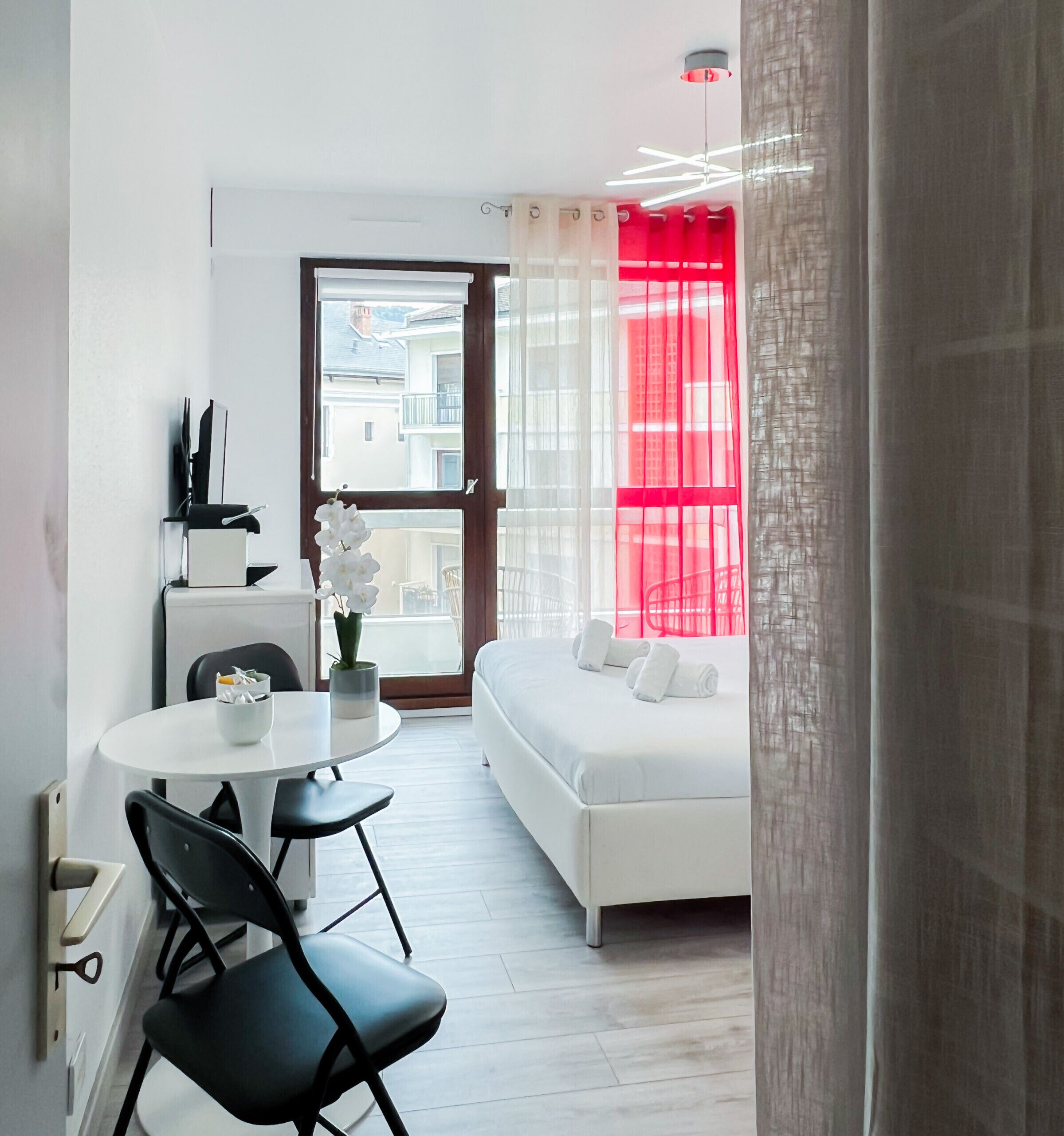 Iron/ironing board, free WiFi, bed sheets