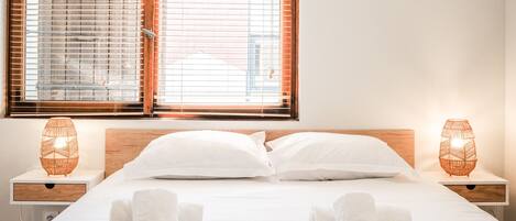 Iron/ironing board, free WiFi, bed sheets