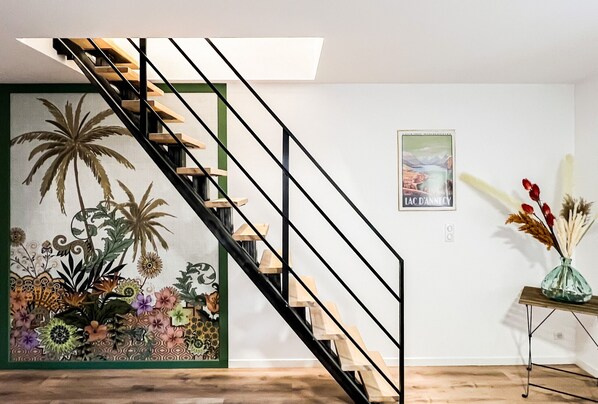 المنشأة من الداخل