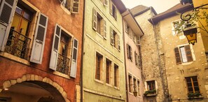 المنشأة من الخارج