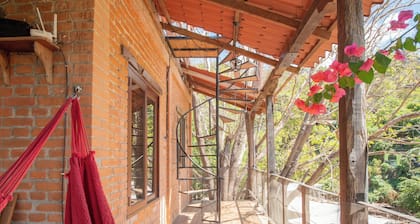 2 bedroom apt with roof terrace and huge wooden deck - 5 min from San Juan Bay.