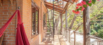 2 bedroom apt with roof terrace and huge wooden deck - 5 min from San Juan Bay.