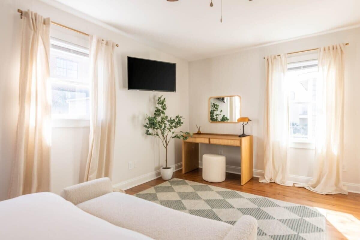 3 Schlafzimmer, Schreibtisch, Bügeleisen/Bügelbrett, Reisekinderbett