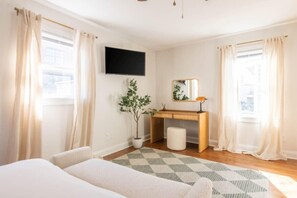 3 bedrooms, desk, iron/ironing board, travel crib