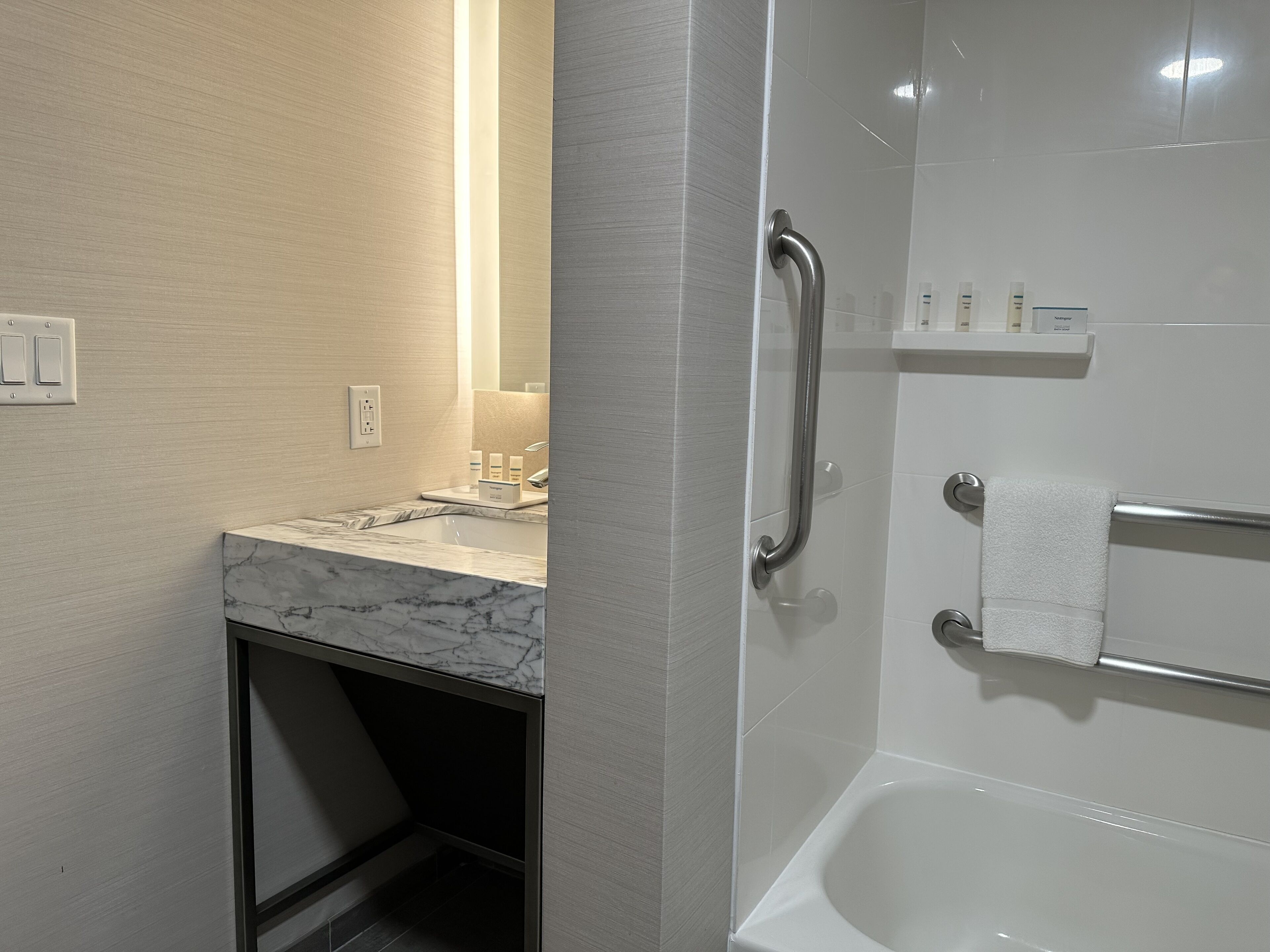 Photo - Crowne Plaza Nashville Airport by IHG