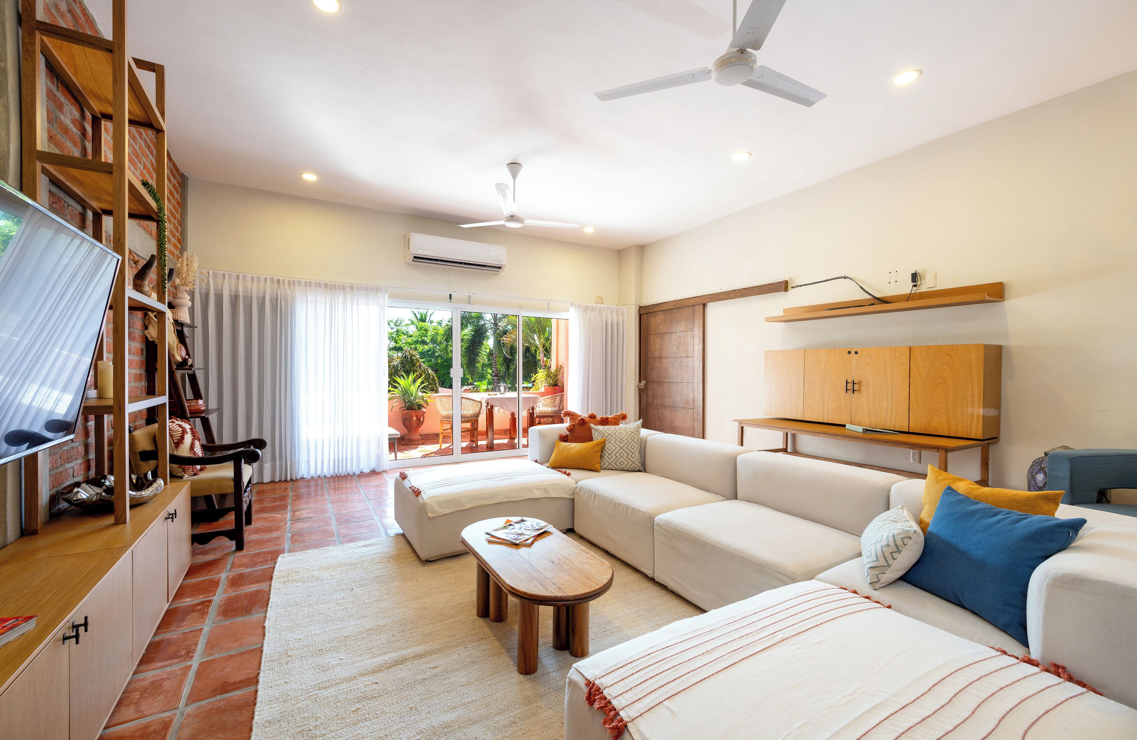 Primary Suite | Wohnbereich | 40-Zoll-Smart-TV mit Digitalempfang, Fernseher, Netflix